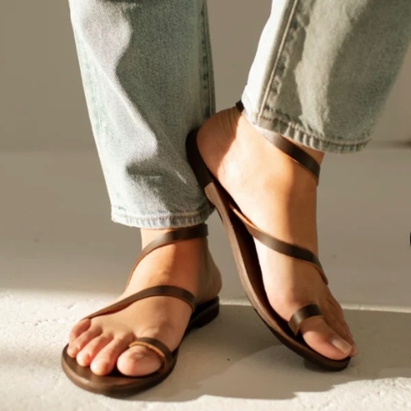 Carly Jean Los Angeles Rhodes Sandals in Chocolate Brown - Picture 1 of 4